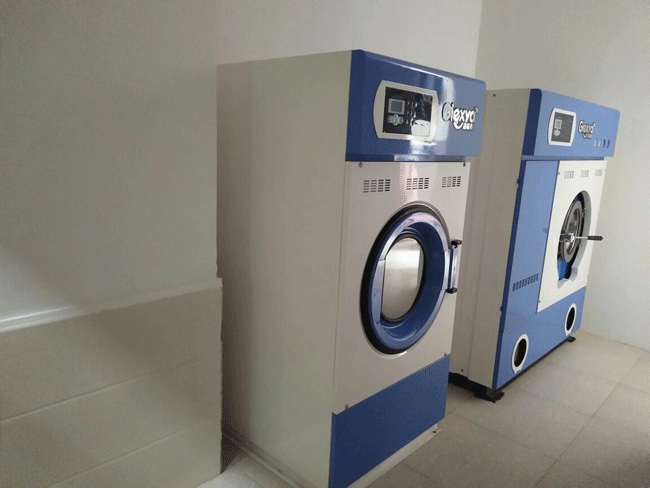 蔣女士潔希亞干洗店店內的<a href='http://www.haolaimo.com/shebei/'>干洗設備</a>