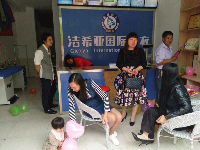 蔣女士親朋好友，以及客戶